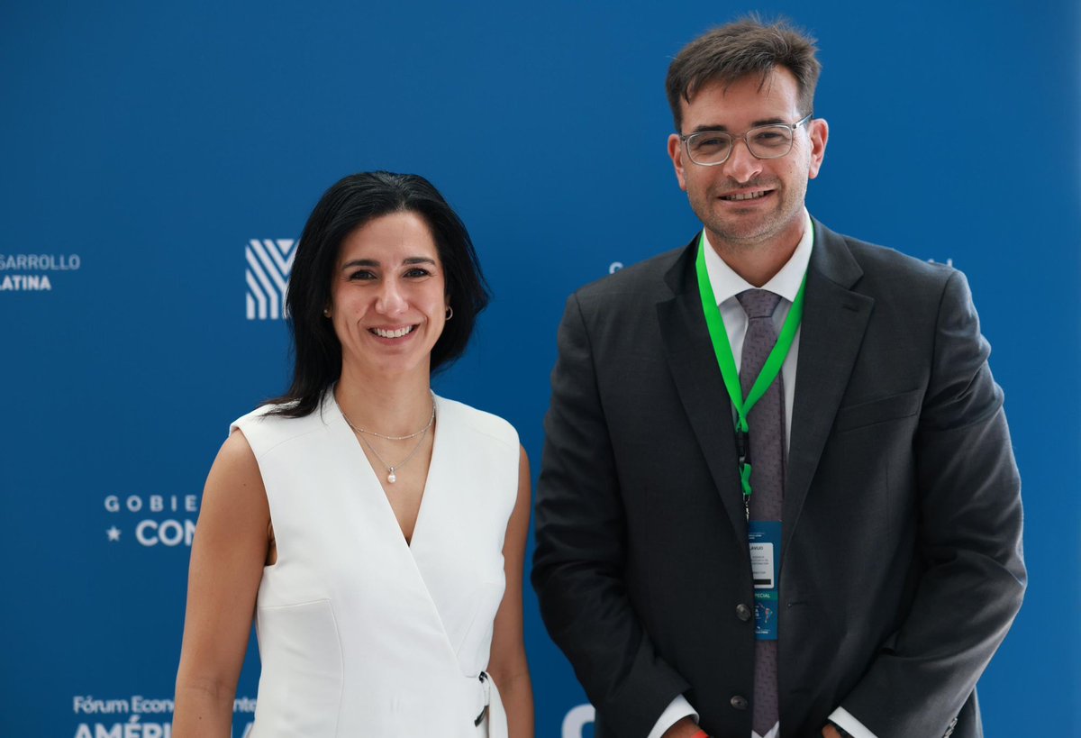 AuciUruguay's tweet image. El director ejecutivo de #AUCI, @Clavijo_Martin dialogó en Panamá con la directora regional del @PNUDLAC, @MichMuschett sobre la agenda de trabajo bilateral con #Uruguay, iniciativas de #CSSyT, y cooperación regional con eje en descentralizada para el desarrollo territorial.