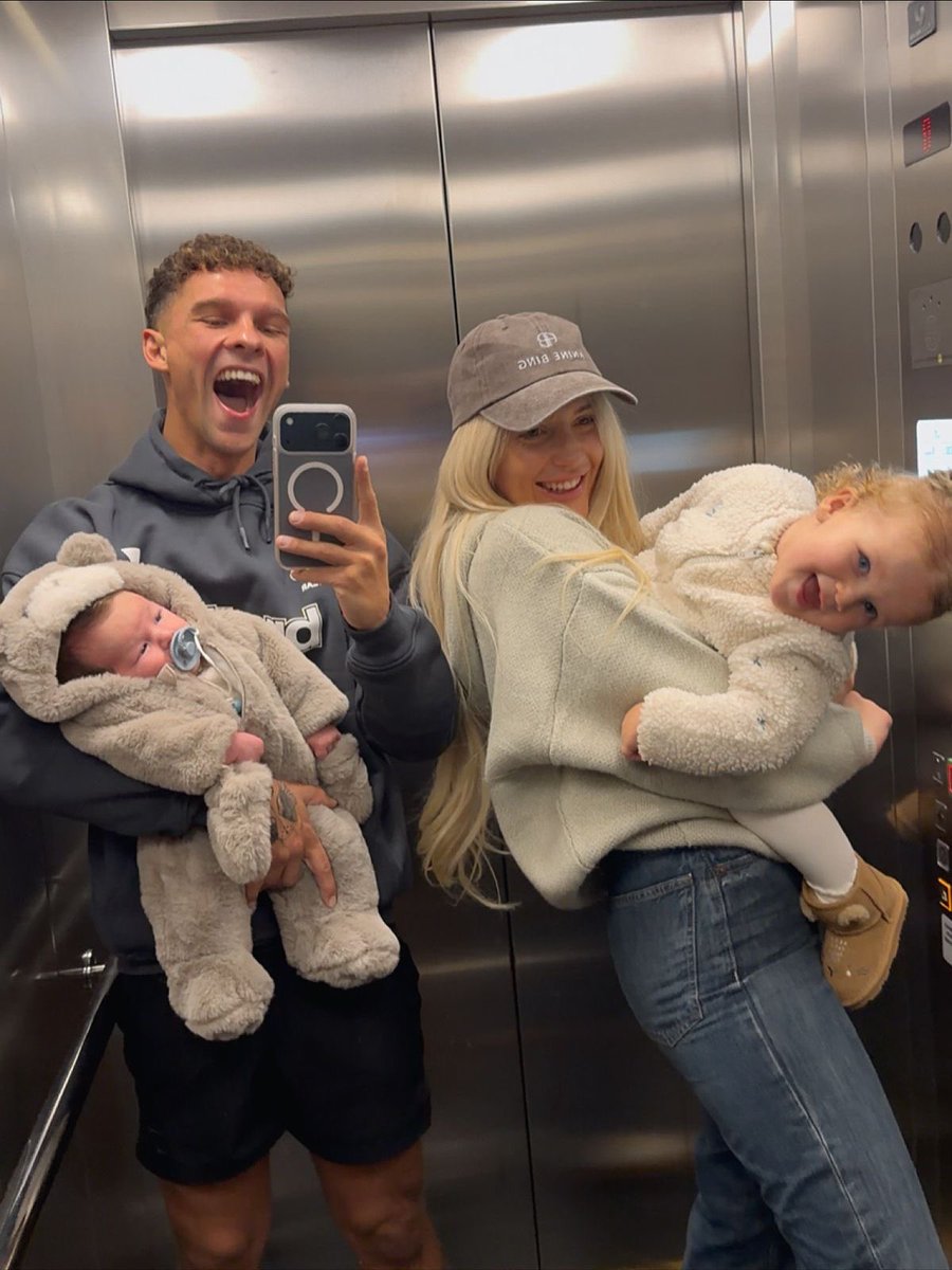 . (@iammadria) on Twitter photo 