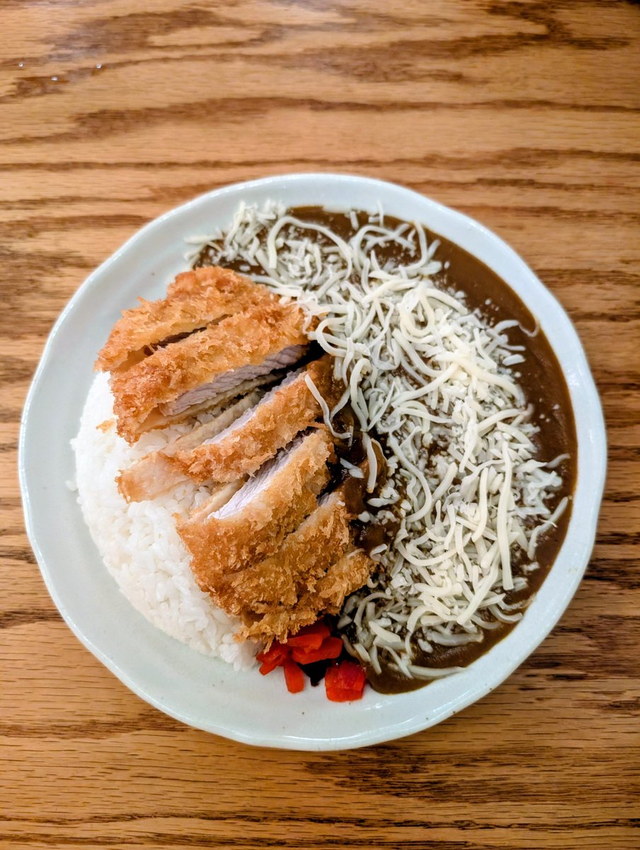 ShirokawaFuu's tweet photo. Curry w/ chicken katsu and curry fries! Which would you choose? ๐ค
#FuudPics https://t.co/rluVHNYV52