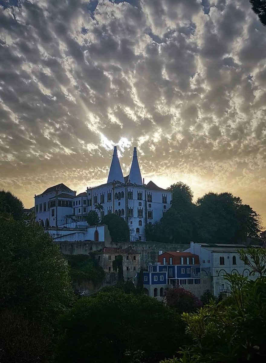 alentejo_1970's tweet image. Anoitecer em #Sintra... Lindo! ✨
