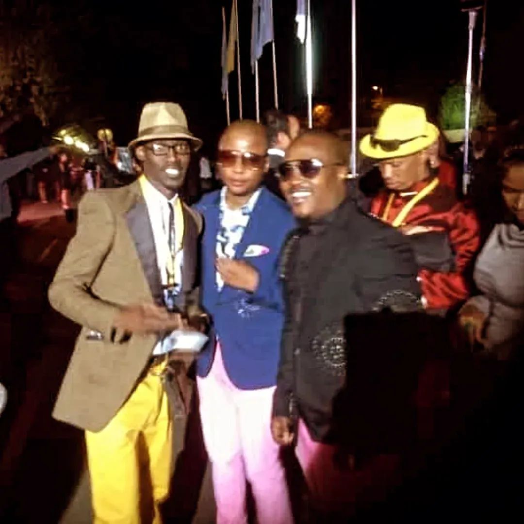 S💿LÅH ⏳️ tweet media