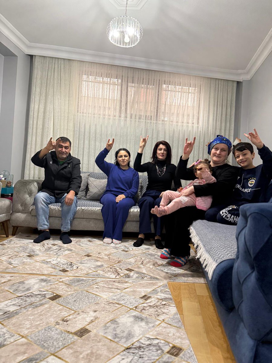 Genel Başkanımız Sayın Devlet Bahçeli’nin talimatları ile “#HayırlıGünlerKomşum” ve “#DerdinDerdimizdir” ziyaretlerimiz kapsamında, KÜRNEK ailesini ziyaret ettik.

Kıymetli hemşehrilerimize misafirperverliklerinden ötürü teşekkür ederiz.

📍 Yenidoğan Mahallesi

<a href="/_MHPistanbul_/">MHP İstanbul</a>