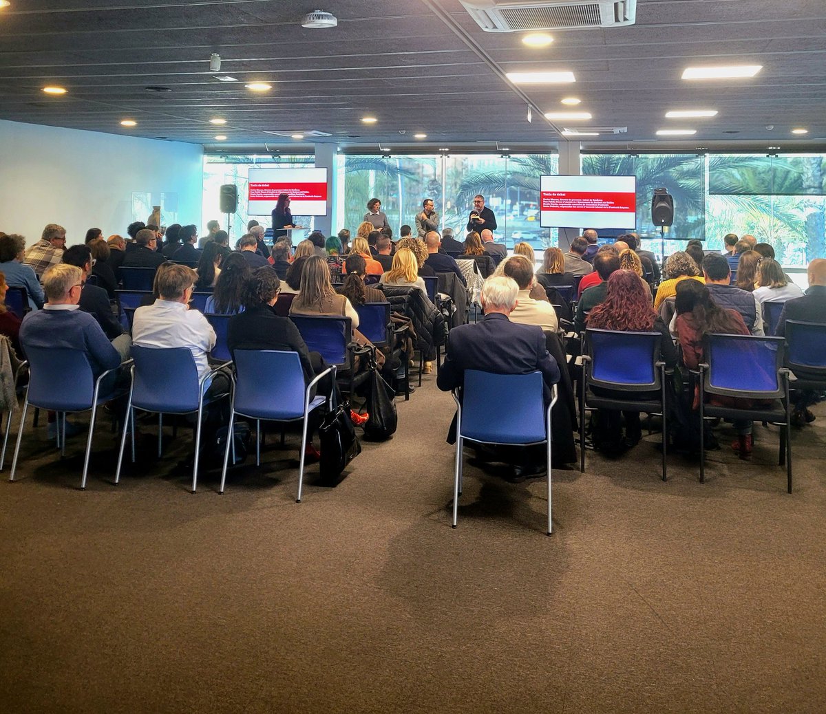 antoni_ruiz_'s tweet photo. Avui al "I Fòrum Talent Professional" de Talqual, a l'@ESCOLAEUROPEAEU amb Juan josé Torres i @fabianmohedano
Reflexió necessària sobre qualificació i mercat de treball: 👉 doble demanda, doble oportunitat.
La FP i la FP Dual, més necessàries que mai.
#TalentProfessional #FP https://t.co/FbLrTiiZpX