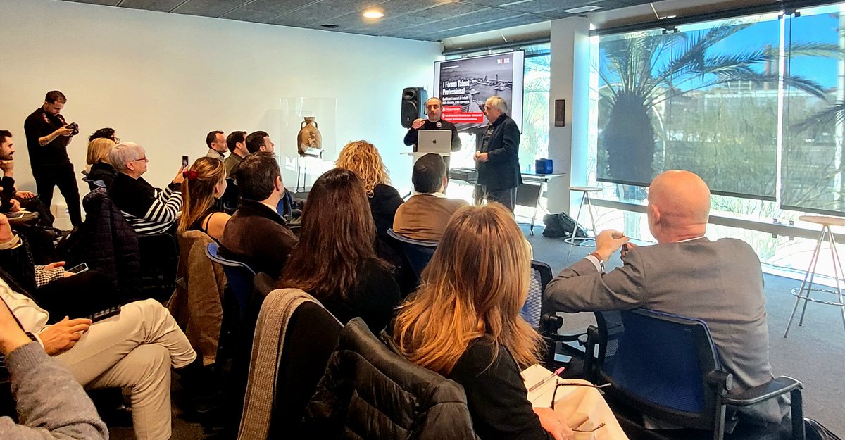antoni_ruiz_'s tweet photo. Avui al "I Fòrum Talent Professional" de Talqual, a l'@ESCOLAEUROPEAEU amb Juan josé Torres i @fabianmohedano
Reflexió necessària sobre qualificació i mercat de treball: 👉 doble demanda, doble oportunitat.
La FP i la FP Dual, més necessàries que mai.
#TalentProfessional #FP https://t.co/FbLrTiiZpX