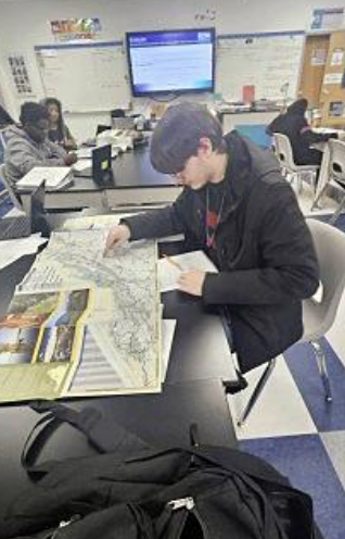 PhoebusHS1's tweet photo. There’s something powerful about students working with physical maps. Mrs. Hulick's students practice using map keys and scales to calculate travel distances and time between locations in Virginia. @david_coccoli @VAeducatorLBI @VAeducatorLBI @VickyHulick https://t.co/KStIII5L3C