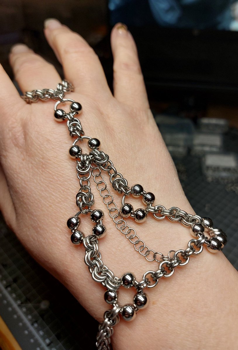 Freakily Unique tweet media