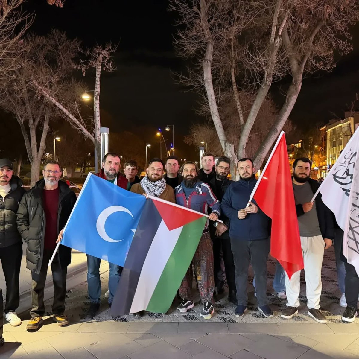 Bugün (30 Ocak Cuma) Zafer Meydanı’nda, Burger King önünde gerçekleştirilen eyleme ait görüntüler.