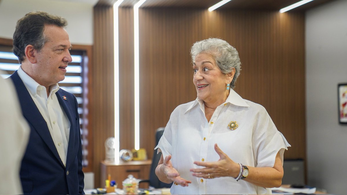 Hoy dejamos posesionados a Vilma Arbaje y Claudio Espinal como nuevos viceministros del <a href="/Mivedrd/">Ministerio de Vivienda y Edificaciones</a>, fortaleciendo la capacidad técnica y la continuidad institucional del ministerio.