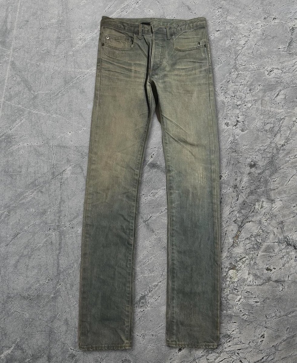 heIIamud's tweet photo. David Beckham in SS04 Dior Homme Bleu Claire Denim https://t.co/lZkZkOAq23