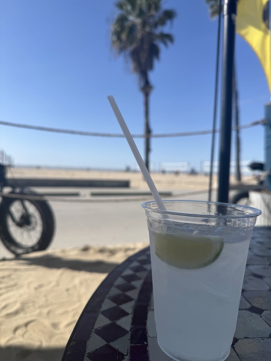 joemillerwired's tweet image. Santa Monica California…..
#Sun
#Sand
#Margarita