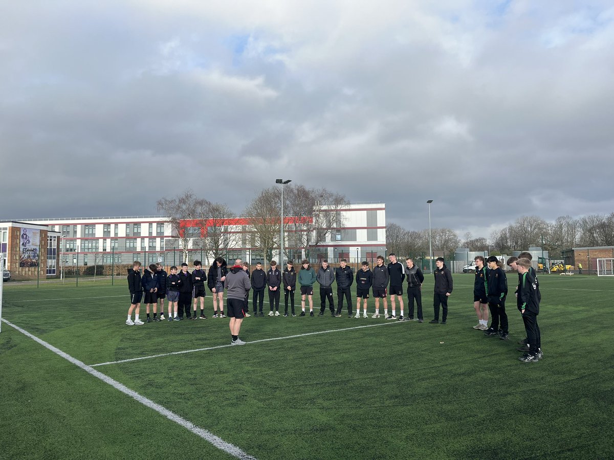 CwmbranHigh_PE's tweet photo. Excellent day of development for our Yr 10 boys yesterday. They conducted themselves superbly whilst completing their WRU Level 1 Rugby Refereeing course at John Frost. Da iawn to all students involved in the day!👏🏼🏉 https://t.co/kwF223NmoD