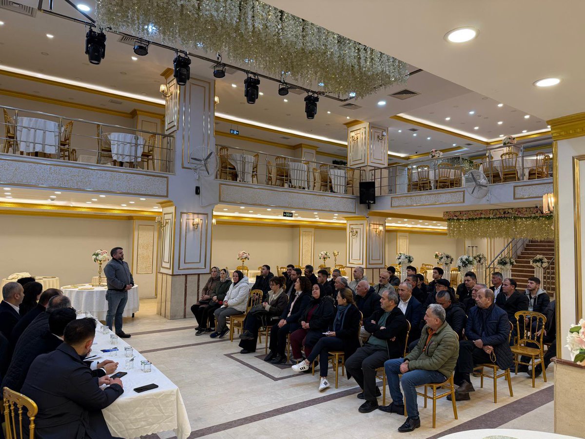 ZaferPOLAT05's tweet photo. Yeşilkent Mahalle toplantımızı gerçekleştirdik ..

#Hedefİktidar https://t.co/zzM3JusWkp