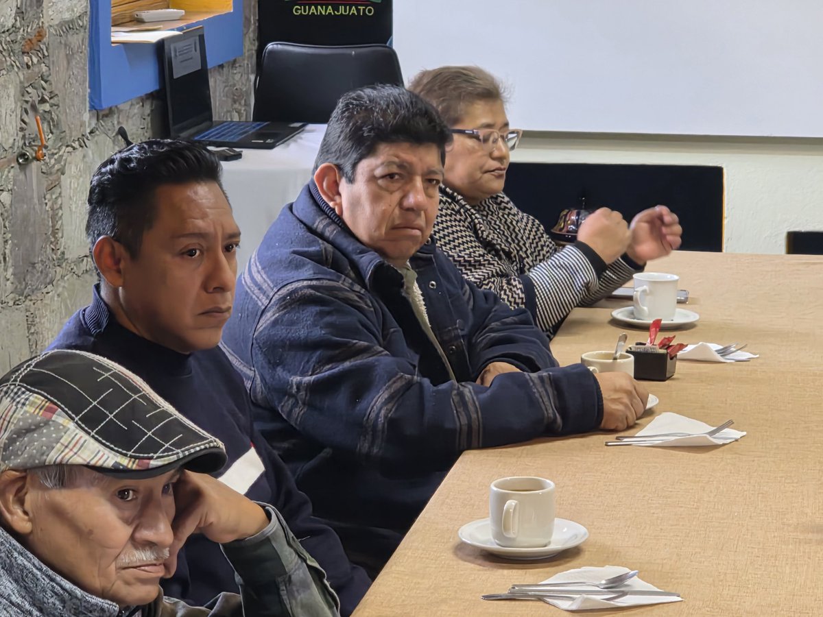 Se llevó a cabo una reunión de trabajo con el equipo del Sindicato Nacional de Trabajadores de la Secretaría de Desarrollo Agrario, Territorial y Urbano (SEDATU) en Guanajuato y del Registro Agrario Nacional, en un ejercicio de organización, diálogo y unidad sindical.

El