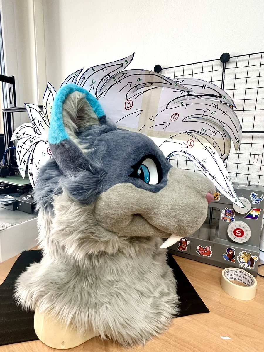 Nothing beats a beautiful tuft of hair. 🐆❤️🇨🇭🪡🐺✂️

#fursuit #fursuitmaker #fursuitwip #alphasredmoon #fursuitswiss