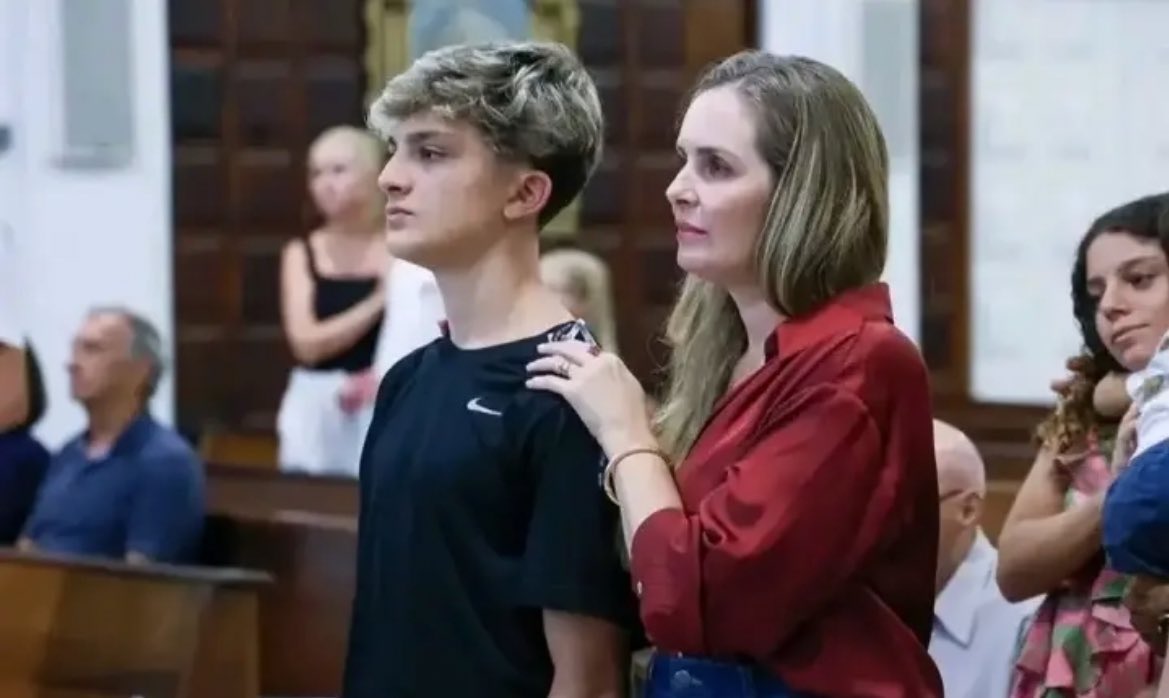 Taylor46974511's tweet image. Aviso a todos os meus amigos, mesmo que vcs estejam revoltados com o assassinato do Orelha, n divulguem a foto dos assassinos. Estou apenas mostrando as fotos q vcs não podem compartilhar porque a justiça de Florianópolis proibiu. Não compartilhem essas fotos! #justicapororelha