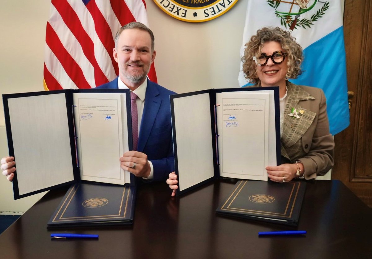 USAenEspanol's tweet photo. .@USTradeRep: El embajador Greer se unió a la ministra de Economía de Guatemala, Adriana Gabriela García, para firmar el Acuerdo de Comercio Recíproco entre Estados Unidos y Guatemala, reforzando las cadenas de suministro regionales y facilitando el acceso al mercado para los exportadores agrícolas e industriales estadounidenses.