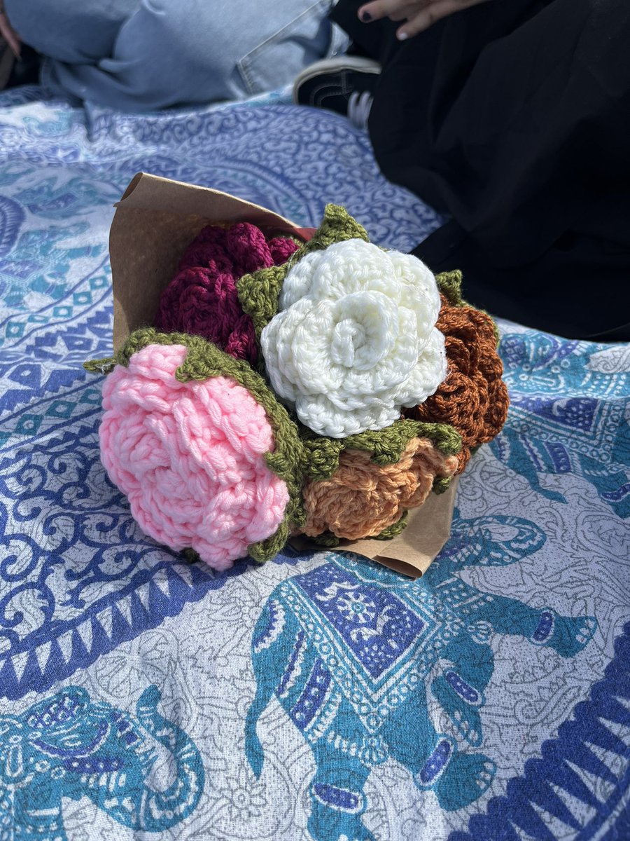 m🏳️🌈 (floreta’s fan account💘) tweet media