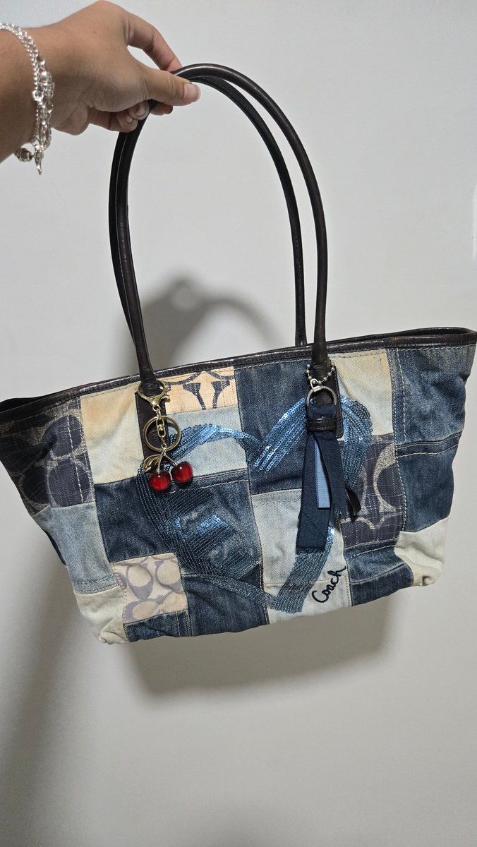 Chanimeoww's tweet photo. Coach ผ้าต่อยีนส์ 
น้องมอมแมนแต่โดยรวมดีทั้งข้างในข้างนอกไม่มีแท็ก
ราคา 1200 ส่งฟรี 
#coach #ส่งต่อกระเป๋ามือสอง #ส่งต่อกระเป๋า #ส่งต่อCoach #ส่งต่อ #ส่งต่อกระเป๋าcoach #ส่งต่อเสื้อผ้า #ส่งต่อรองเท้า #ส่งต่อเสื้อผ้ามือ2 https://t.co/c5Xv1WF3WN