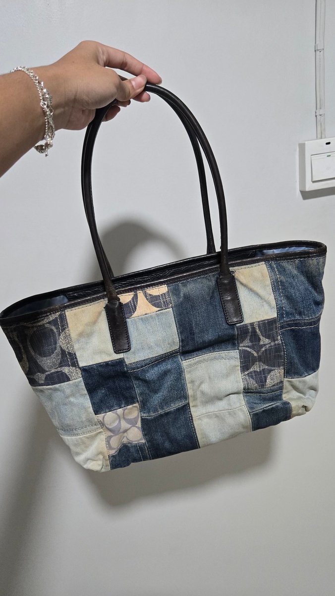 Chanimeoww's tweet photo. Coach ผ้าต่อยีนส์ 
น้องมอมแมนแต่โดยรวมดีทั้งข้างในข้างนอกไม่มีแท็ก
ราคา 1200 ส่งฟรี 
#coach #ส่งต่อกระเป๋ามือสอง #ส่งต่อกระเป๋า #ส่งต่อCoach #ส่งต่อ #ส่งต่อกระเป๋าcoach #ส่งต่อเสื้อผ้า #ส่งต่อรองเท้า #ส่งต่อเสื้อผ้ามือ2 https://t.co/c5Xv1WF3WN