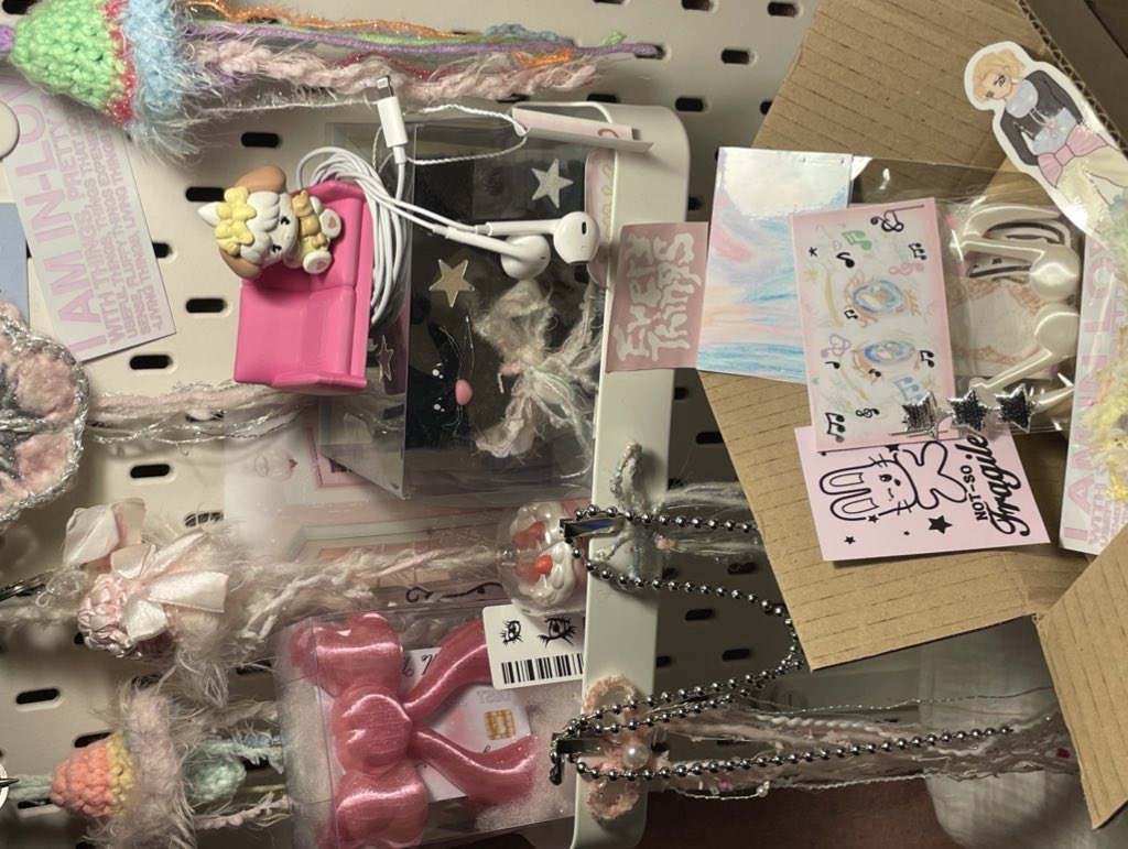 STINKEEBEAR's tweet photo. 🎀🎶!!! MY NEW THINGS ⭐️
— ᴍʏ ( @every___things ) ᴄᴏʟʟᴇᴄᴛɪᴏɴ !
...
from jellyfish to 3d printed THINGS everyone l👀k at how my pretty things collection has grown !!! https://t.co/U2PbCjbHdc