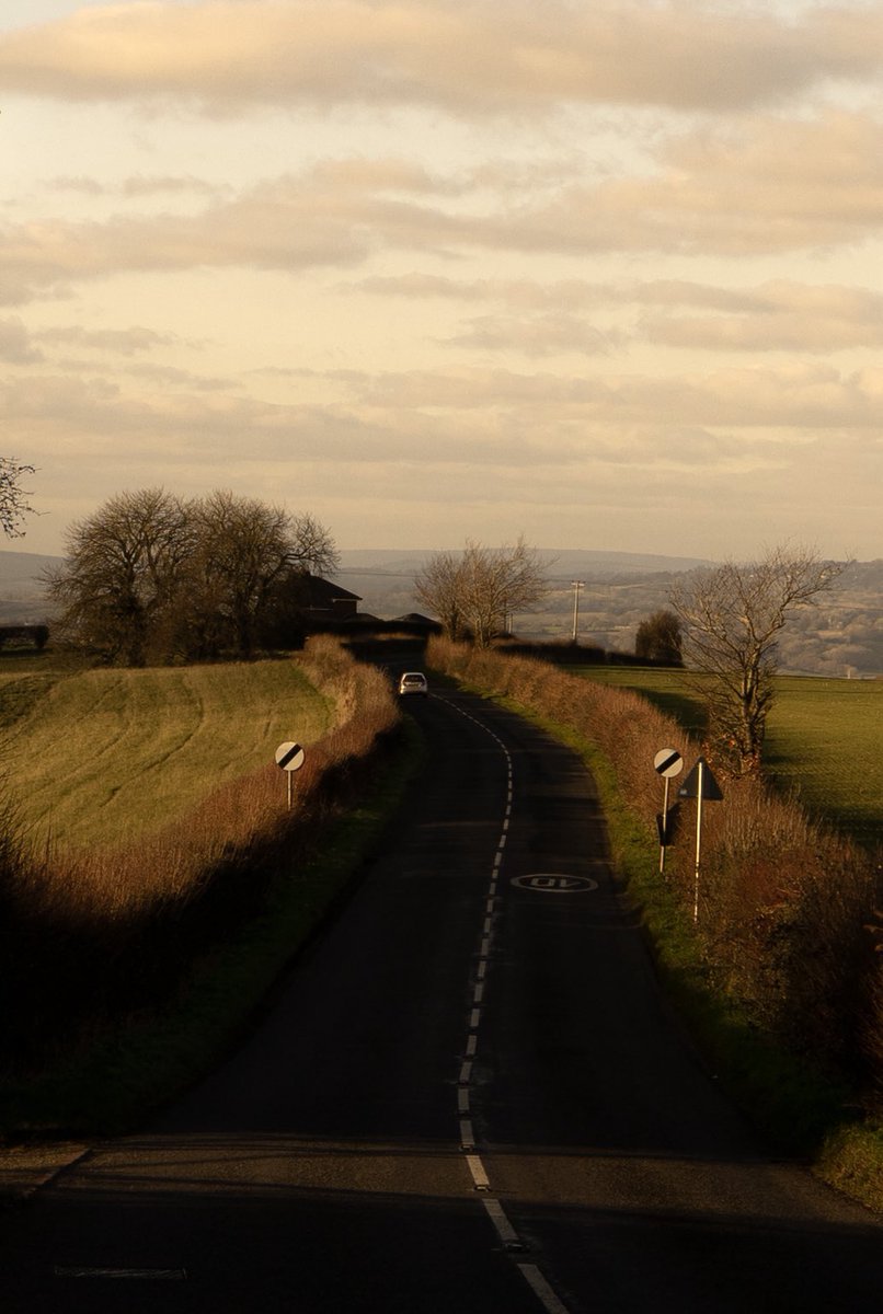 alexfelll's tweet photo. a summers evening in England https://t.co/Y2icPf8L9G