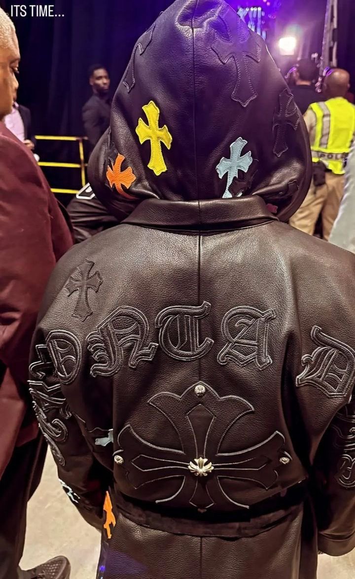 purplehearttboy's tweet image. Still da hardest outfit i done seen.