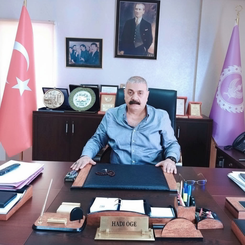 Güven Tazeleyerek
Şanlıurfa Oduncular ve Kömürcüler Odası Başkanlığına Tekrar Seçilen
Amcam Hadi ÖGE'yi Tebrik Ederim.
Başarılarının Devamını Dilerim.