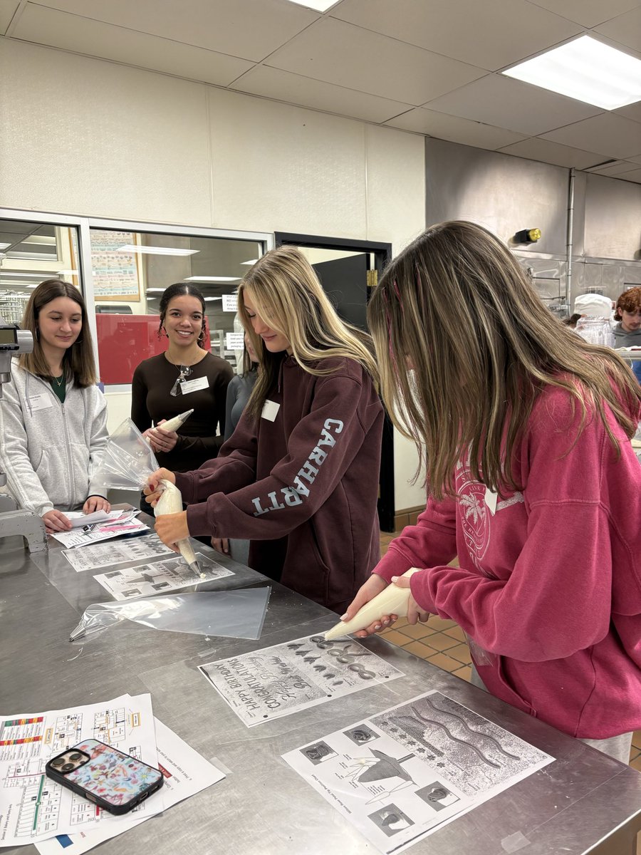 Denise Abbott tweet media