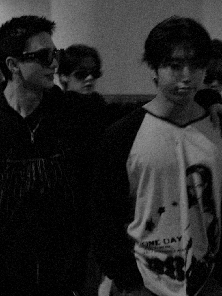 Hyunjinr's tweet image. Known as true friends, and this title is well-deserved.