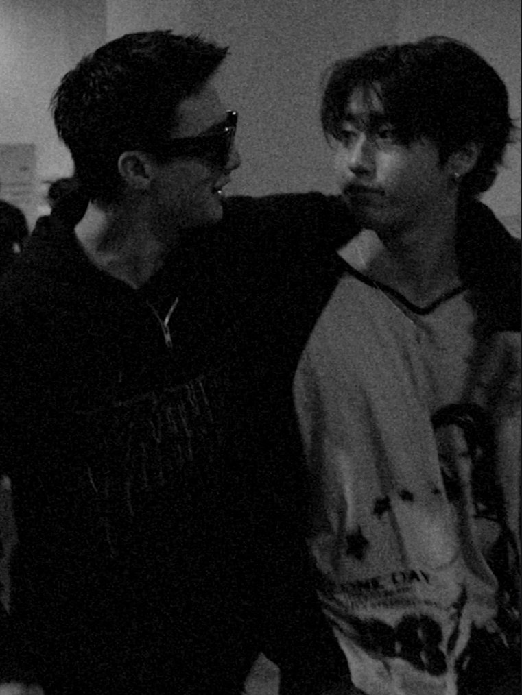 Hyunjinr's tweet image. Known as true friends, and this title is well-deserved.