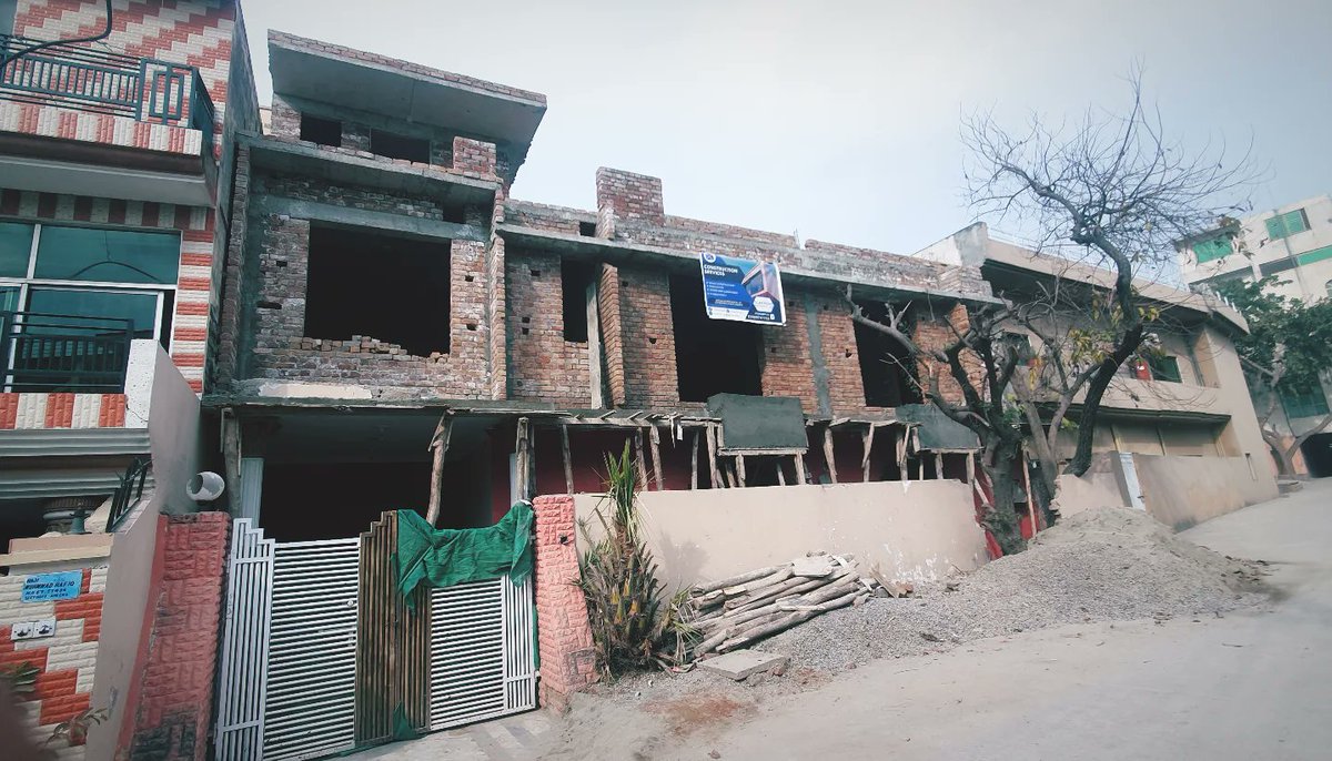 ClayPvt's tweet photo. 12 Marla renovation &amp; extension in progress. Grey structure is completed, and we’re starting the next phase with finishing and interior works.

#Renovation #Construction #Architecture #Sitework #Concrete #structuralengineering #Islamabad https://t.co/oQ1dmvYyM1