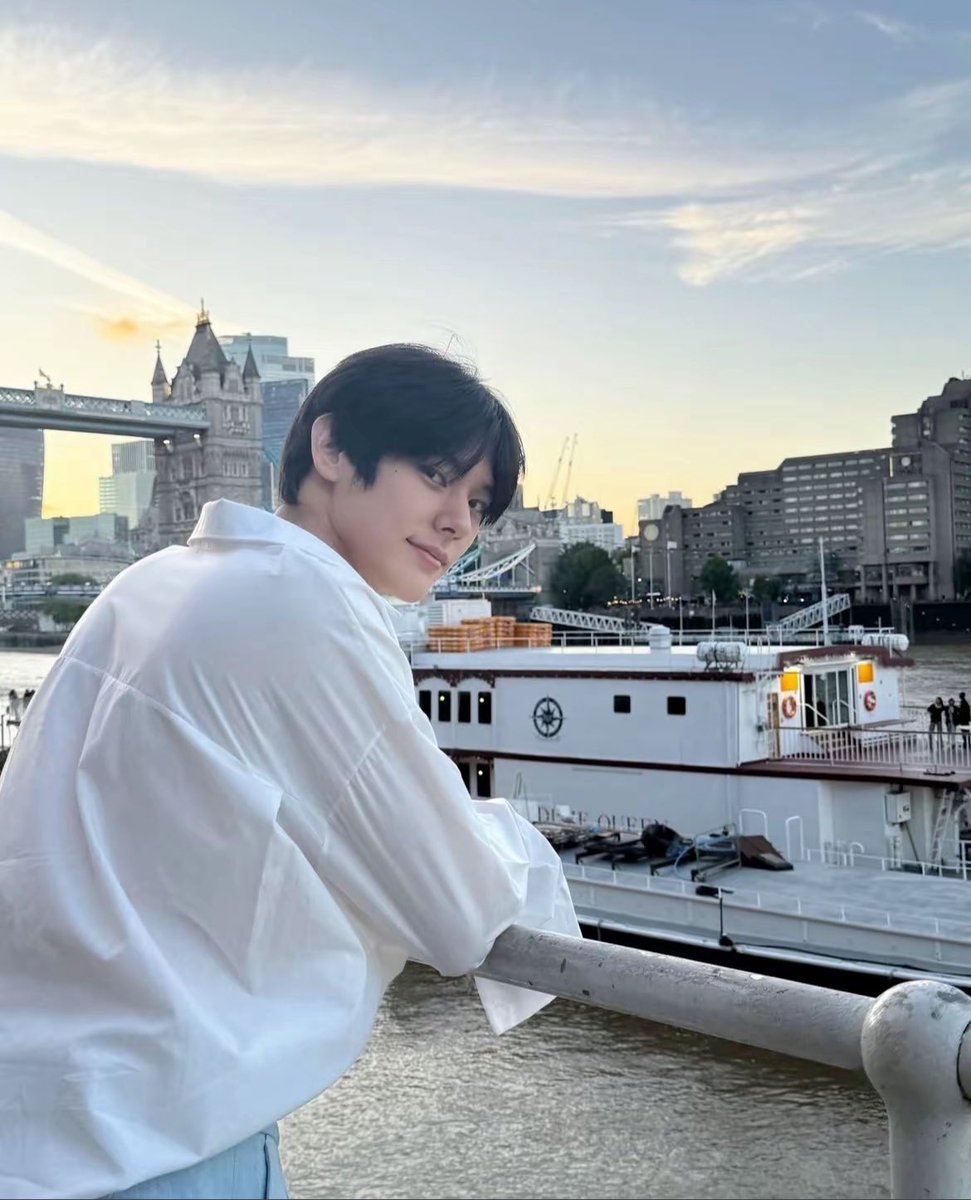 Iambigappl7git's tweet photo. 이학래 얼굴 완전 뛰어나고 멋지고 눈에 띄어요. 인기랑 대우 제대로 맞춰줘야 하고, 정말 많은 사람이 그를 응원하고 있어요. #NicholasDeservesTheBest
#영원히_니콜라스_곁에
#NicholasIsNeverAlone
#smtr25 https://t.co/X3Z8CKYQll