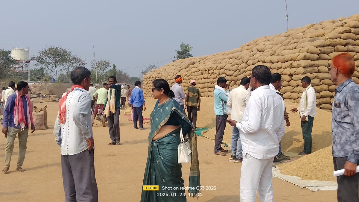 24 जनवरी को सिहावा विधानसभा क्षेत्र अंतर्गत बेलरगांव, घुरावड़, कसपुर एवं घटुला के धान खरीदी केन्द्रों का औचक निरीक्षण किया। इस दौरान किसानों से मुलाकात कर उनकी समस्या सुनी।
<a href="/INCIndia/">Congress</a> <a href="/INCChhattisgarh/">INC Chhattisgarh</a>