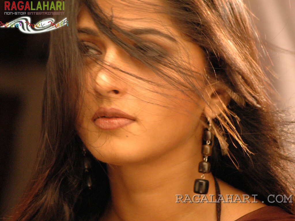 AnushkaSoul's tweet photo. Girl and Her Face Card 🫶🏻🎀
#AnushkaShetty https://t.co/WxFV1VdID0