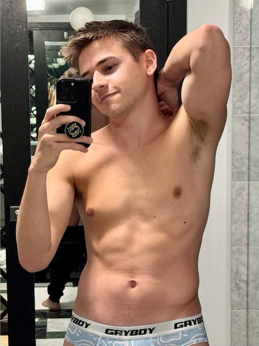 notstanchris0's tweet photo. Friday stretches https://t.co/c1Ccb1FZKt