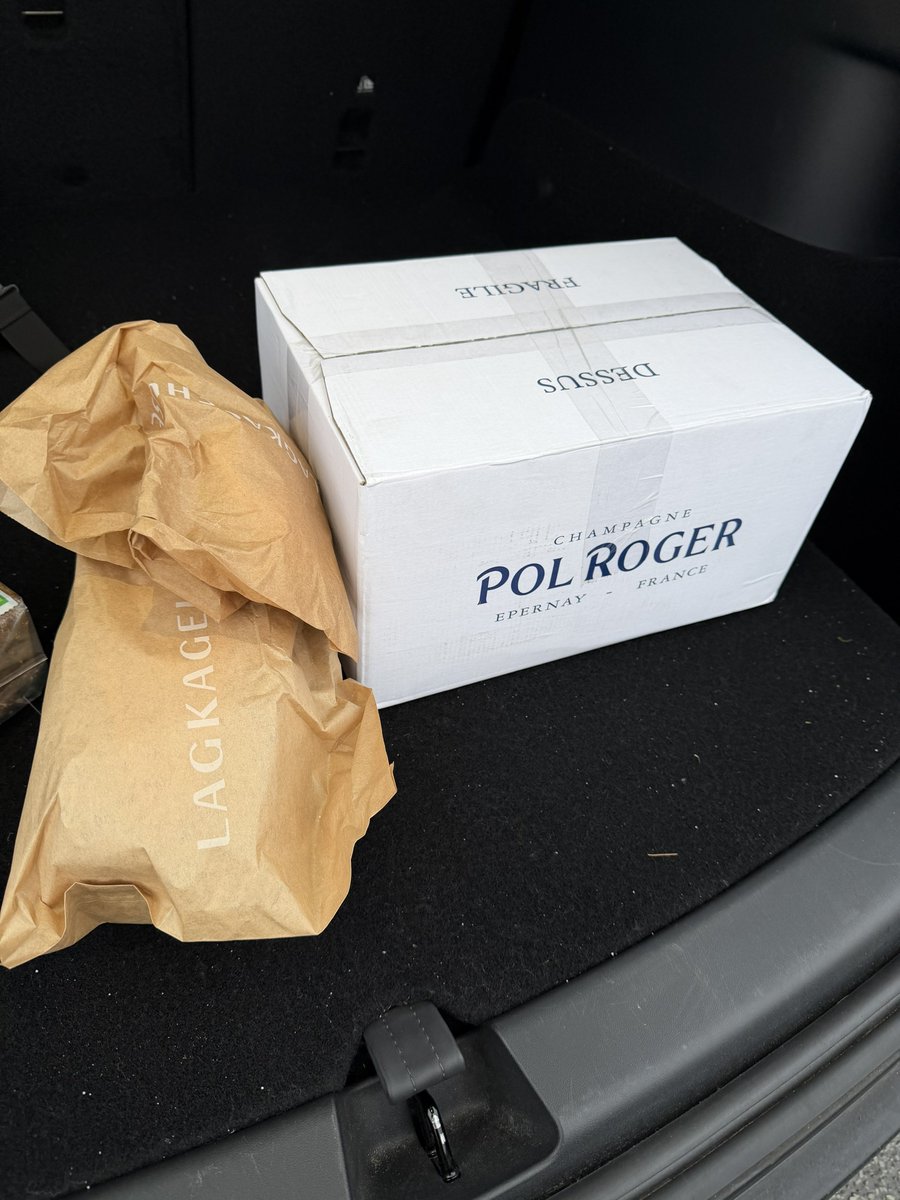 Ikke blandt modtagerne af regeringens fødevarecheck-bestikkelse.
Heldigvis tror jeg på selvhjælp, self-care og private initiativer. Mig og Pol skal nok klare os igennem weekenden… #dkpol