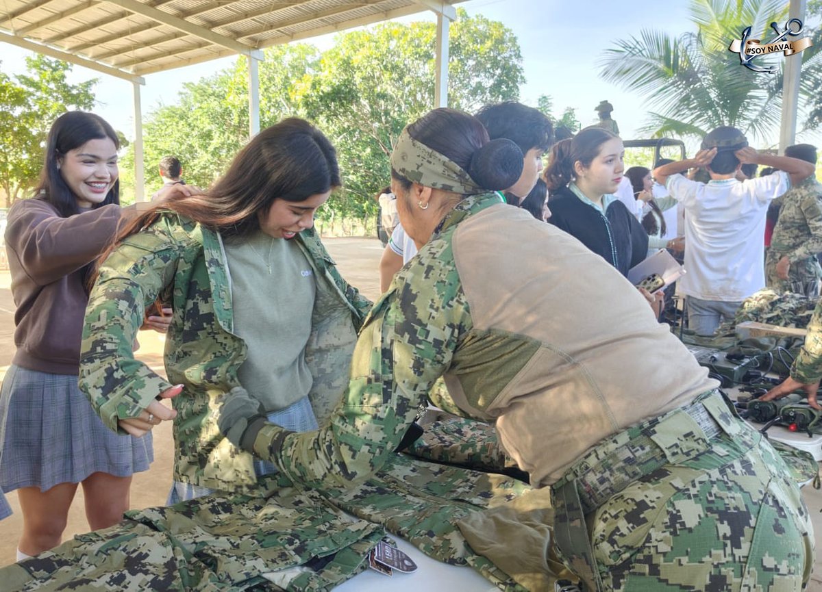 SEMAR_mx's tweet photo. Personal de la Cuarta Región Naval #RN4, compartió experiencias y su vocación #ParaServirAMéxico con estudiantes de bachillerato, convencidos de que los jóvenes tienen el poder de construir un futuro.

Ellos son parte de nuestra motivación e inspiración.

#UnaMarinaCercaDeTi 🇲🇽⚓️

#Mazatlán