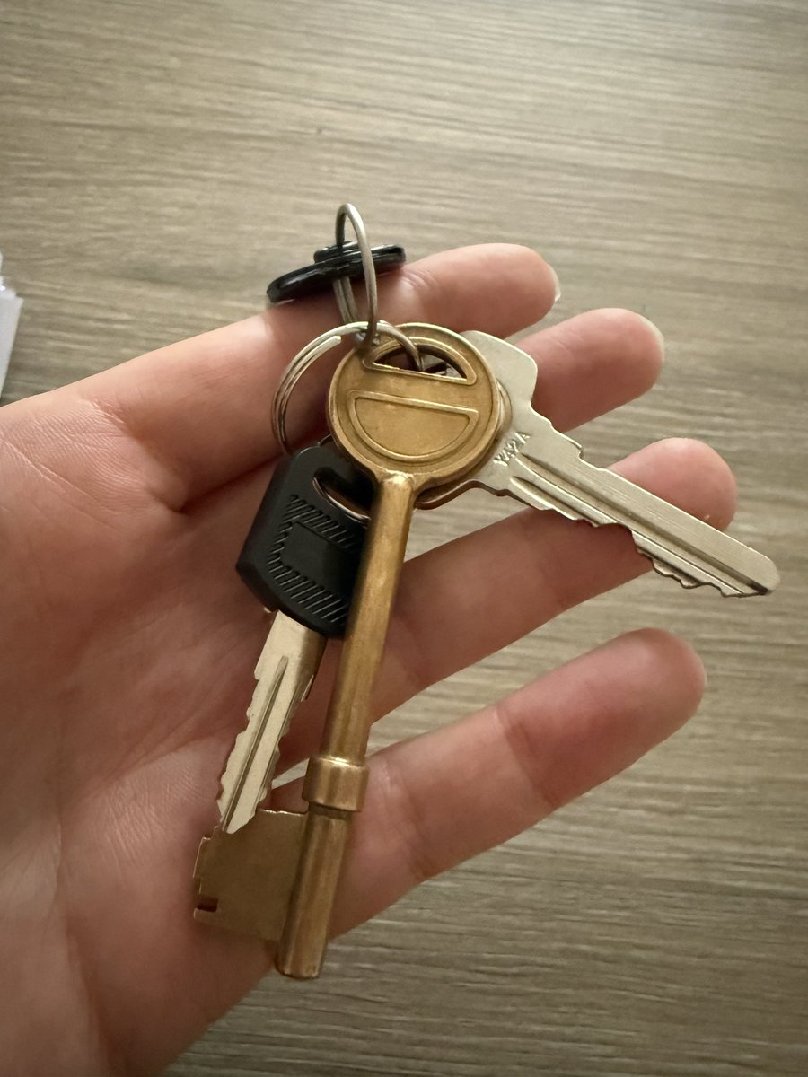 riouxsie's tweet photo. Okay so..

 I have some fucking insane news https://t.co/vIoxO03Cpo