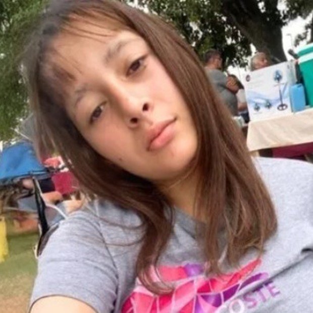 SALIÓ A ENCONTRARSE CON UN CHICO Y LA BUSCARON UN MES: ESTABA COMO NN EN LA MORGUE

Luna Zárate, de 14 años, murió atropellada la madrugada del 24 de diciembre en Rosario luego de salir de su casa para encontrarse con un joven de 21 años. Su familia la buscó durante un mes sin