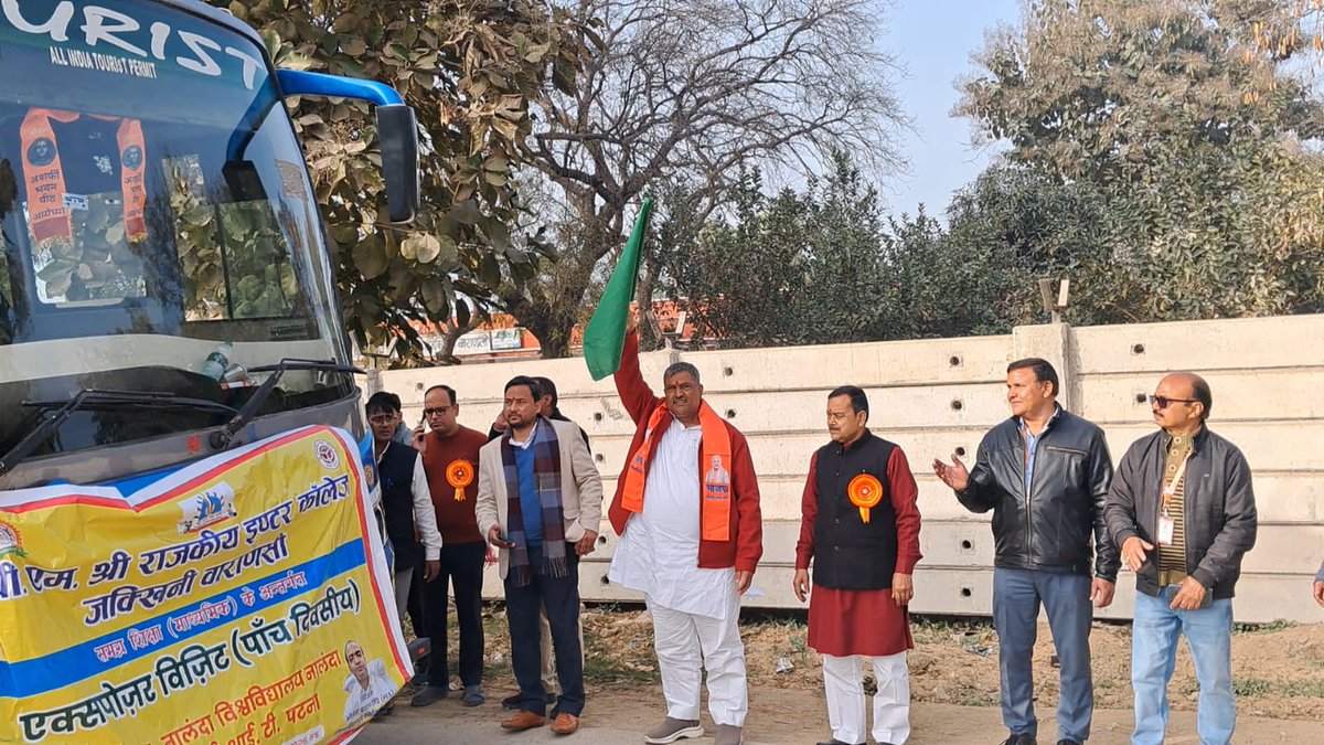 airnews_lucknow's tweet photo. पीएम श्री राजकीय इंटर कॉलेज जक्खिनी, वाराणसी के कक्षा 9 से 12 तक के विद्यार्थियों के लिए आयोजित पांच दिवसीय अंतरराज्यीय एक्सपोज़र विजिट का शुभारंभ  विधान परिषद के सदस्य  धर्मेंद्र सिंह ने किया।इसके अंतर्गत छात्र नालंदा विश्वविद्यालय, आईआईटी पटना, राजगीर और बोधगया का दौरा करेंगे। https://t.co/V3Dpe9Akua