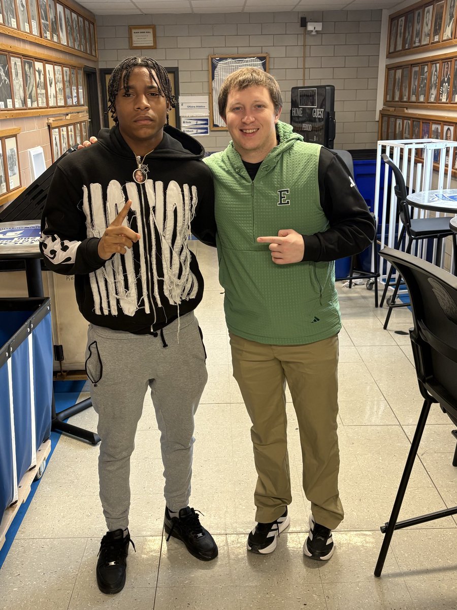 DmareeWilson20's tweet photo. Thank you @CoachBHumbert for coming and having an amazing conversation with me and my team @EasternMichU @AllenTrieu @EDGYTIM https://t.co/1RvmzaVXs6