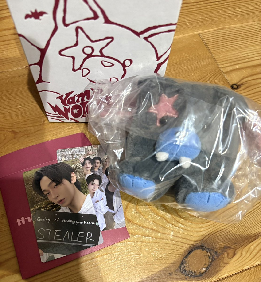 hs15_en's tweet photo. @torlhlklyou 初めまして。検索から失礼します。
当方、ソヌを所持しております。
ヒスンとの交換は可能でしょうか？
箱も含め、中身も全て交換可能です。ご検討よろしお願いいたします。 https://t.co/Okdlml6ZkM