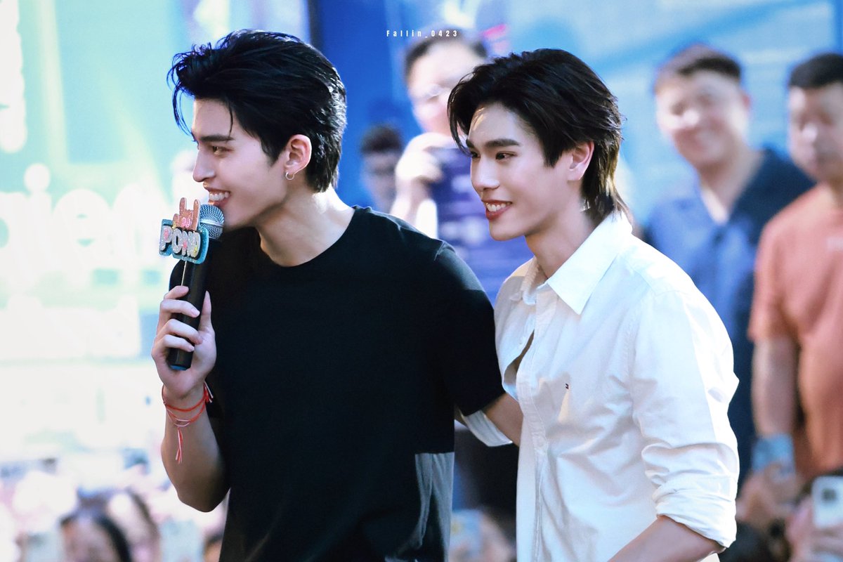 JustFallin tweet media