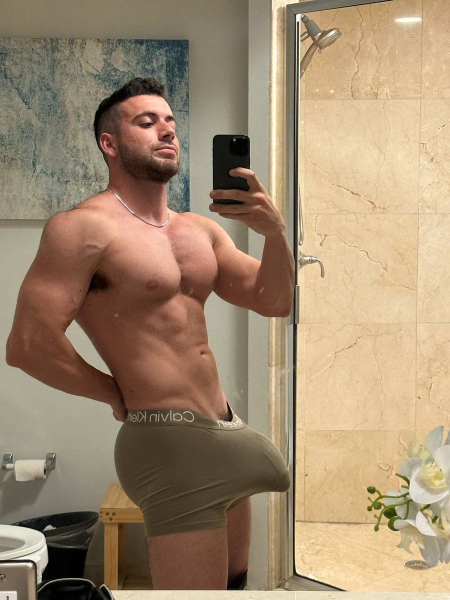 brookslockk's tweet photo. Chudai😈 RT for the uncensored 😜 https://t.co/cAFPtQiHeH