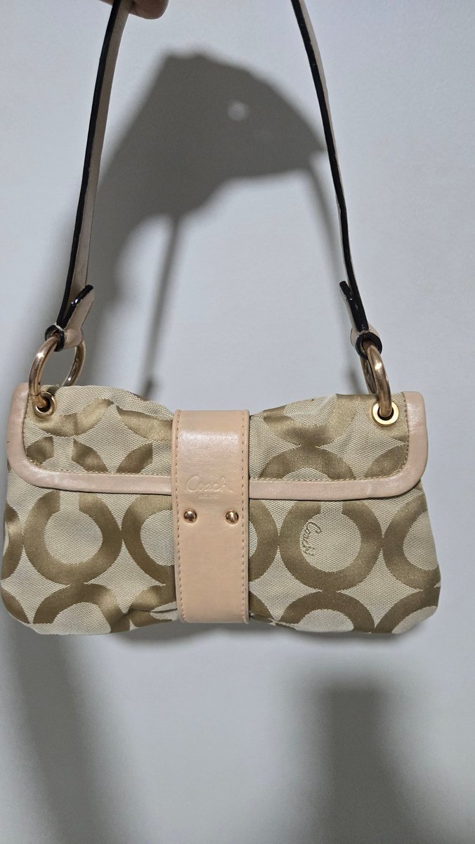 Chanimeoww's tweet photo. Coach ทรงพอช
มีผ้ารันนิดหน่อย
ราคา 1200 ส่งฟรี 
#coach #ส่งต่อกระเป๋ามือสอง #ส่งต่อกระเป๋า #ส่งต่อCoach #ส่งต่อ #ส่งต่อกระเป๋าcoach #ส่งต่อเสื้อผ้า #ส่งต่อรองเท้า #ส่งต่อเสื้อผ้ามือ2 https://t.co/EzU9WDqU5h
