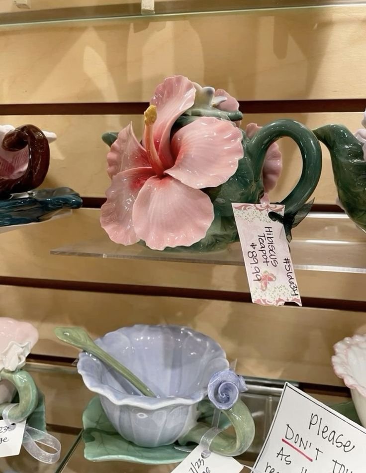 fairyprxncess's tweet image. Hibiscus Flower Teapot