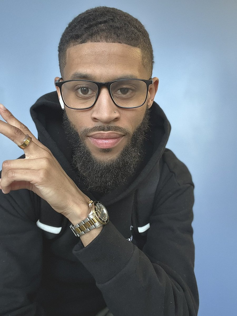 _izeah's tweet image. Handsome as hell