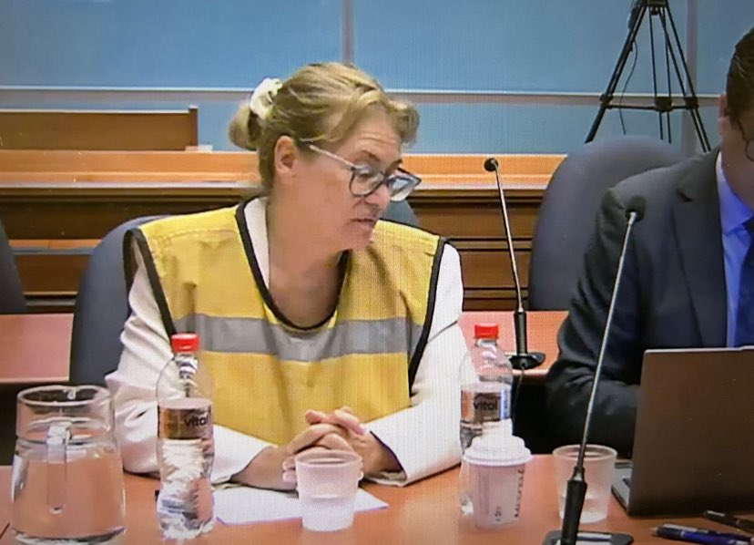 Angela Vivanco en prisión preventiva. Nunca más alguien por encima de la ley. Nunca más corruptos haciendo pantomima de justicia. Nunca más justicia a la carta. Que caigan todos los que tengan que caer!