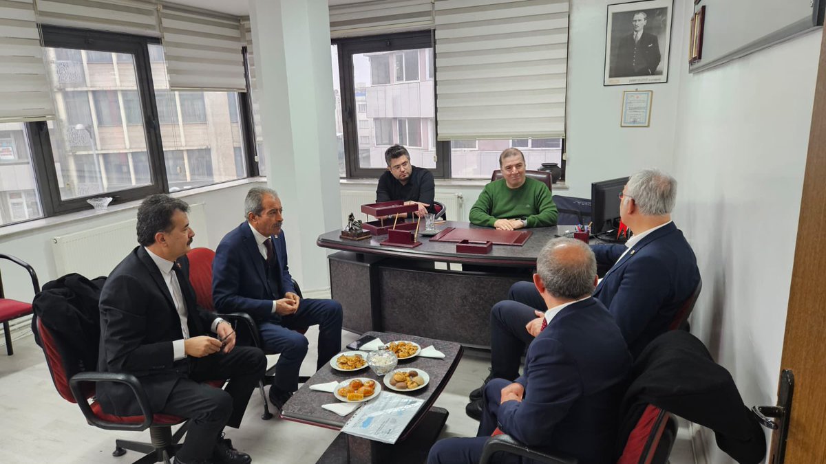 chpgaziantepil's tweet photo. Cumhuriyet Halk Partisi Bursa Milletvekilimiz ve Cumhurbaşkanı Aday Ofisi Yürütme Kurulu Üyesi, Sağlık Politikaları Kurulu Başkanı Sayın Kayıhan Pala ve İl Yönetim Kurulu Üyelerimiz,  Gaziantep Diş Hekimleri Odası’nı ziyaret etti. https://t.co/x6znFAqnQn