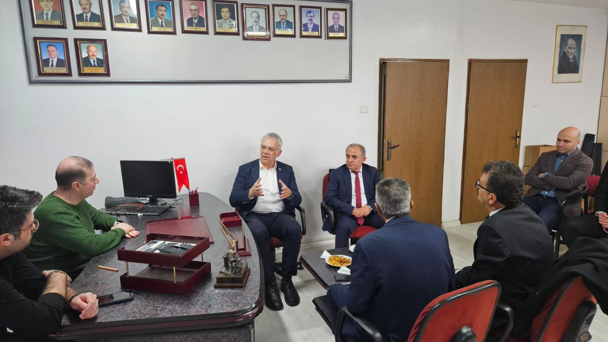 chpgaziantepil's tweet photo. Cumhuriyet Halk Partisi Bursa Milletvekilimiz ve Cumhurbaşkanı Aday Ofisi Yürütme Kurulu Üyesi, Sağlık Politikaları Kurulu Başkanı Sayın Kayıhan Pala ve İl Yönetim Kurulu Üyelerimiz,  Gaziantep Diş Hekimleri Odası’nı ziyaret etti. https://t.co/x6znFAqnQn